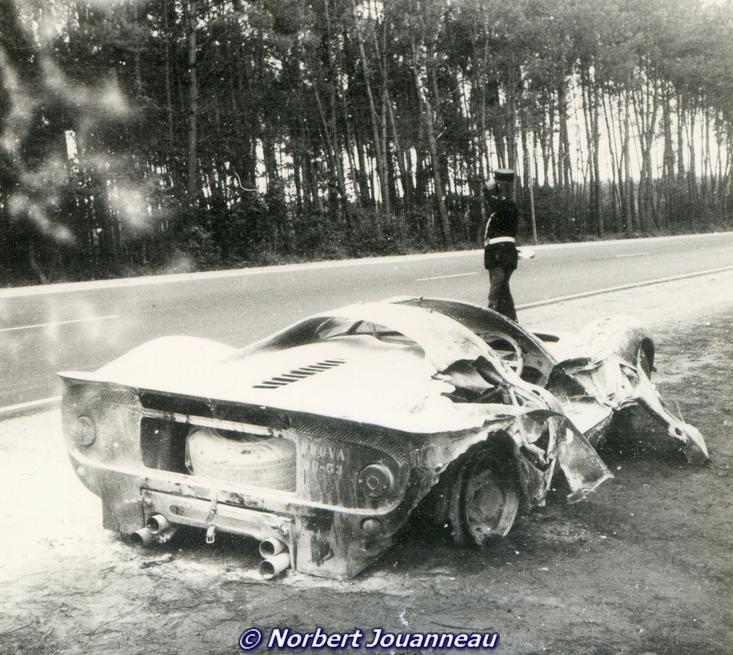 2147449832_Ferrari_P4_1967_20_0846_Amon-Vaccarella_WRECK_bv00006.jpg.2beb73a0fb956e15c70a6c1953febf67.jpg