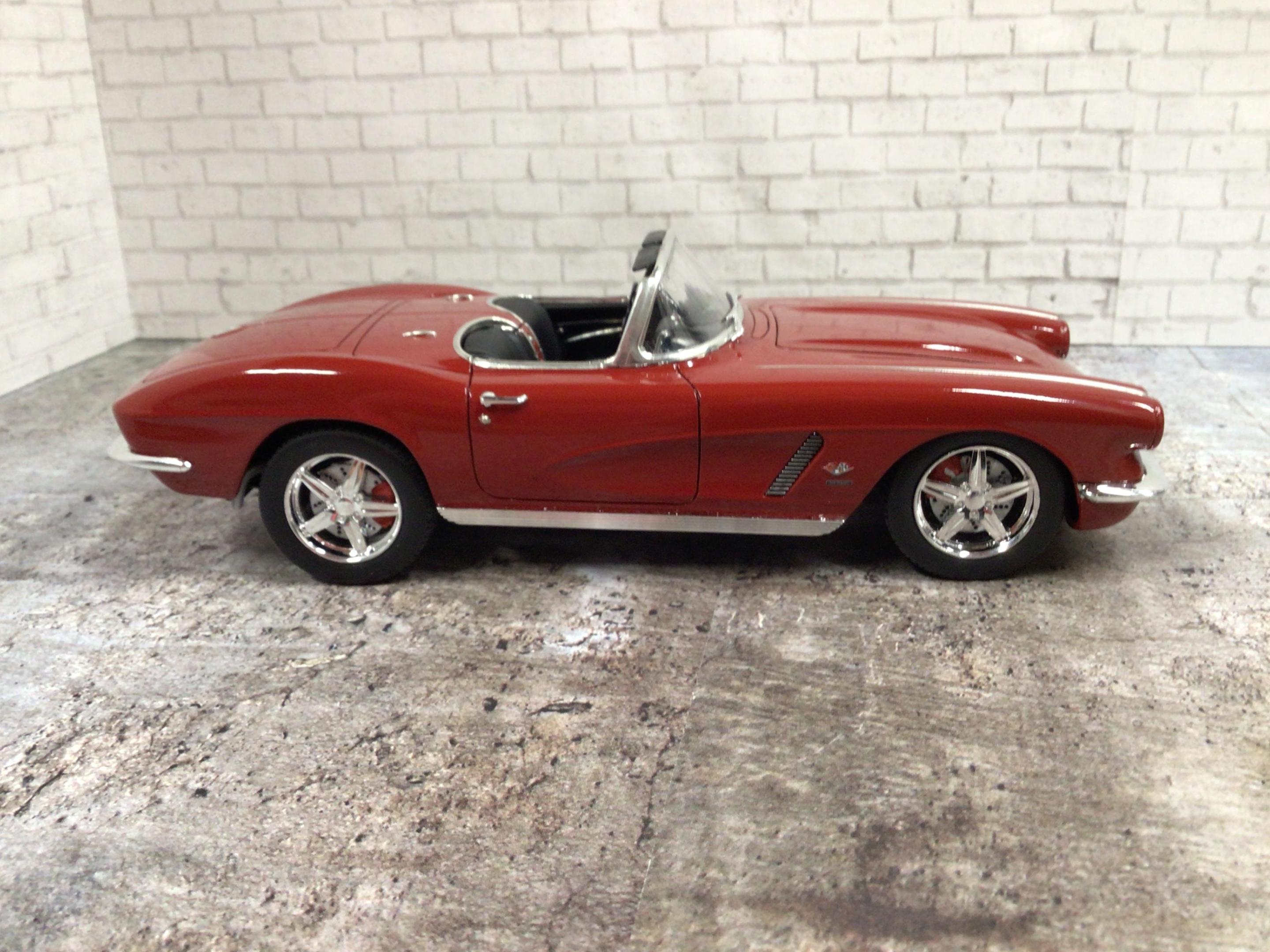 Revell Route 66 62 Corvette Convertible 1:25 Die Cast w