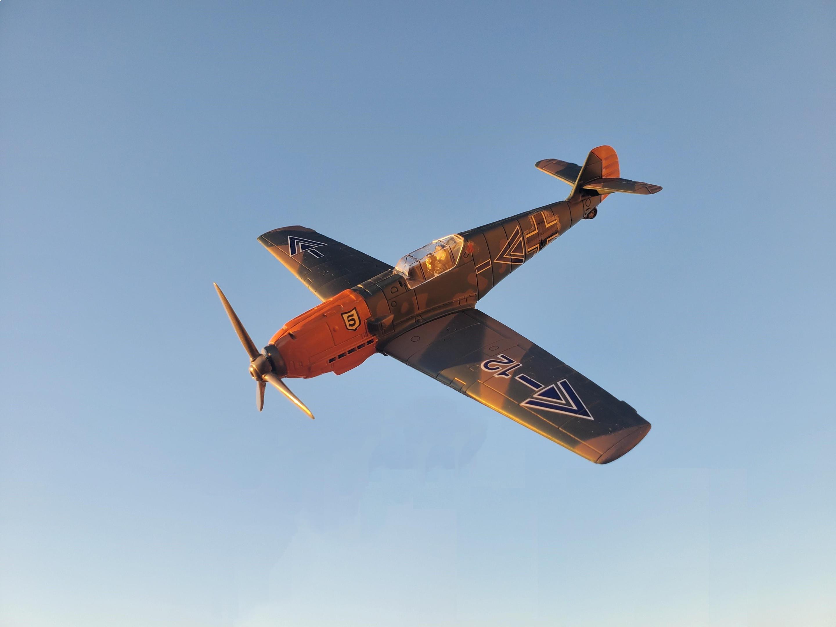 1016251464_BF109Messerschmitt(1).thumb.jpg.d38be598ce9f3d2d52fabd5fbe3526d3.jpg