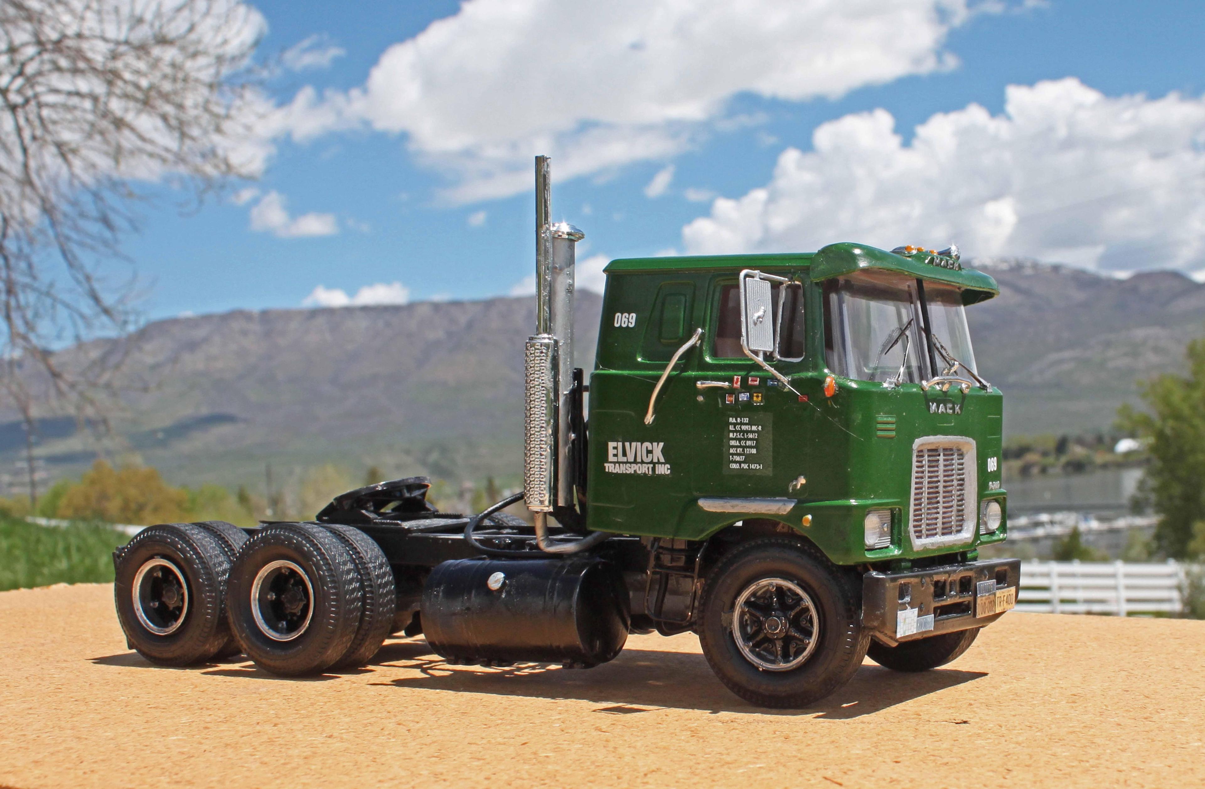 Mack 1969 F737-3.JPG
