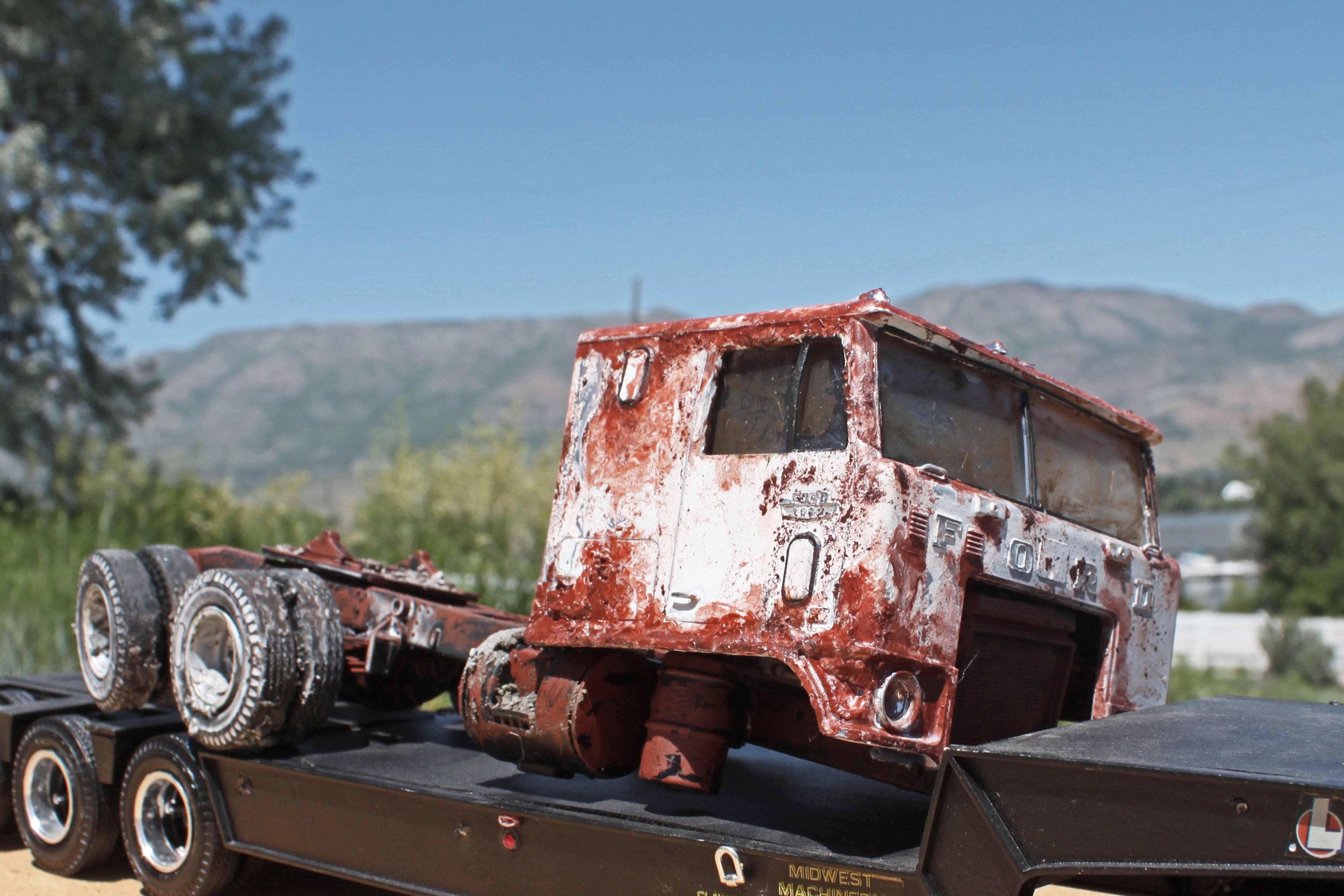 Ford 1967 W1000 (wreck)-3.JPG