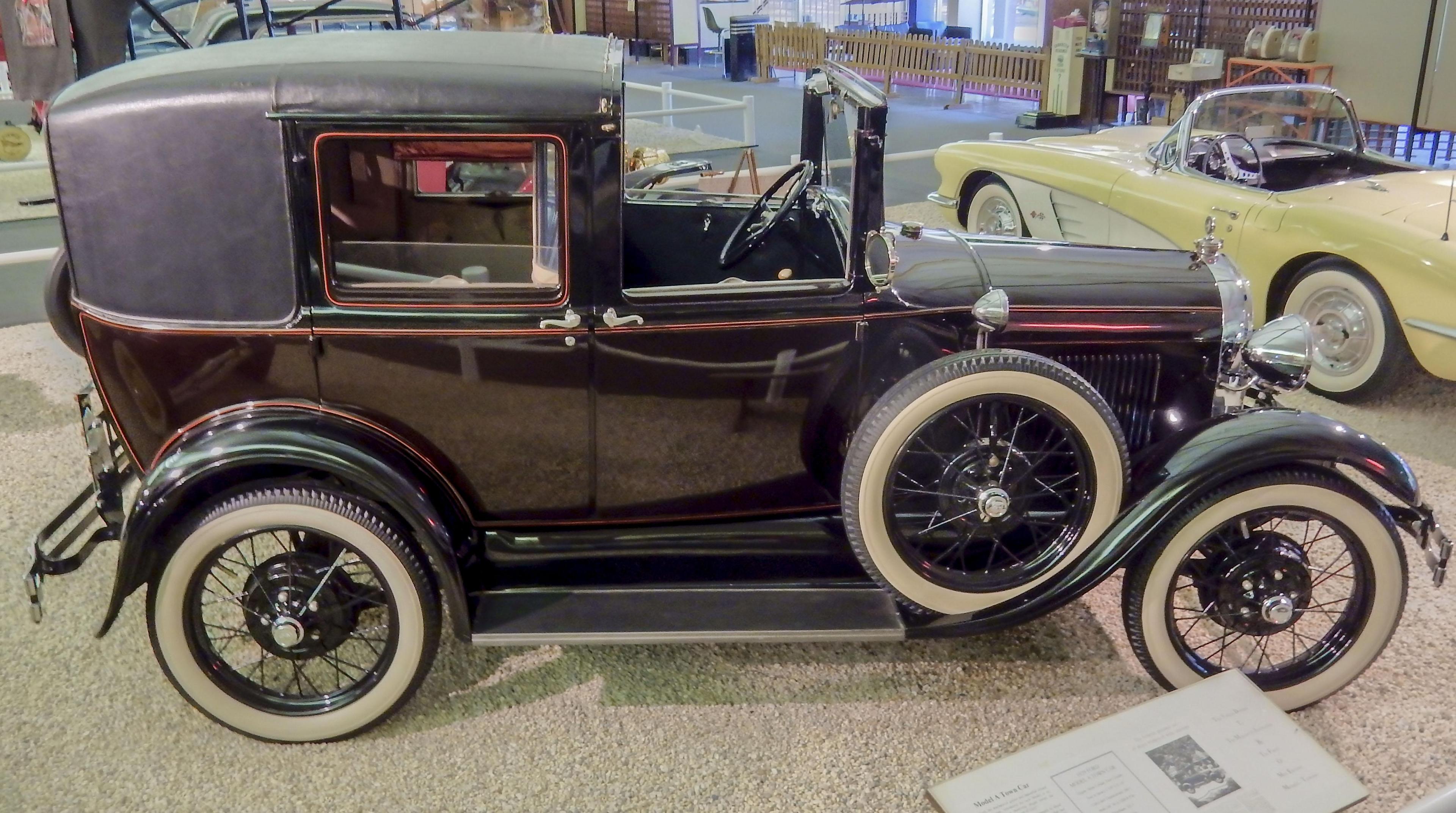 Ford_Model_A_Town_Car.thumb.jpg.08e4804ea6ae160d5bcabc755c60ac77.jpg
