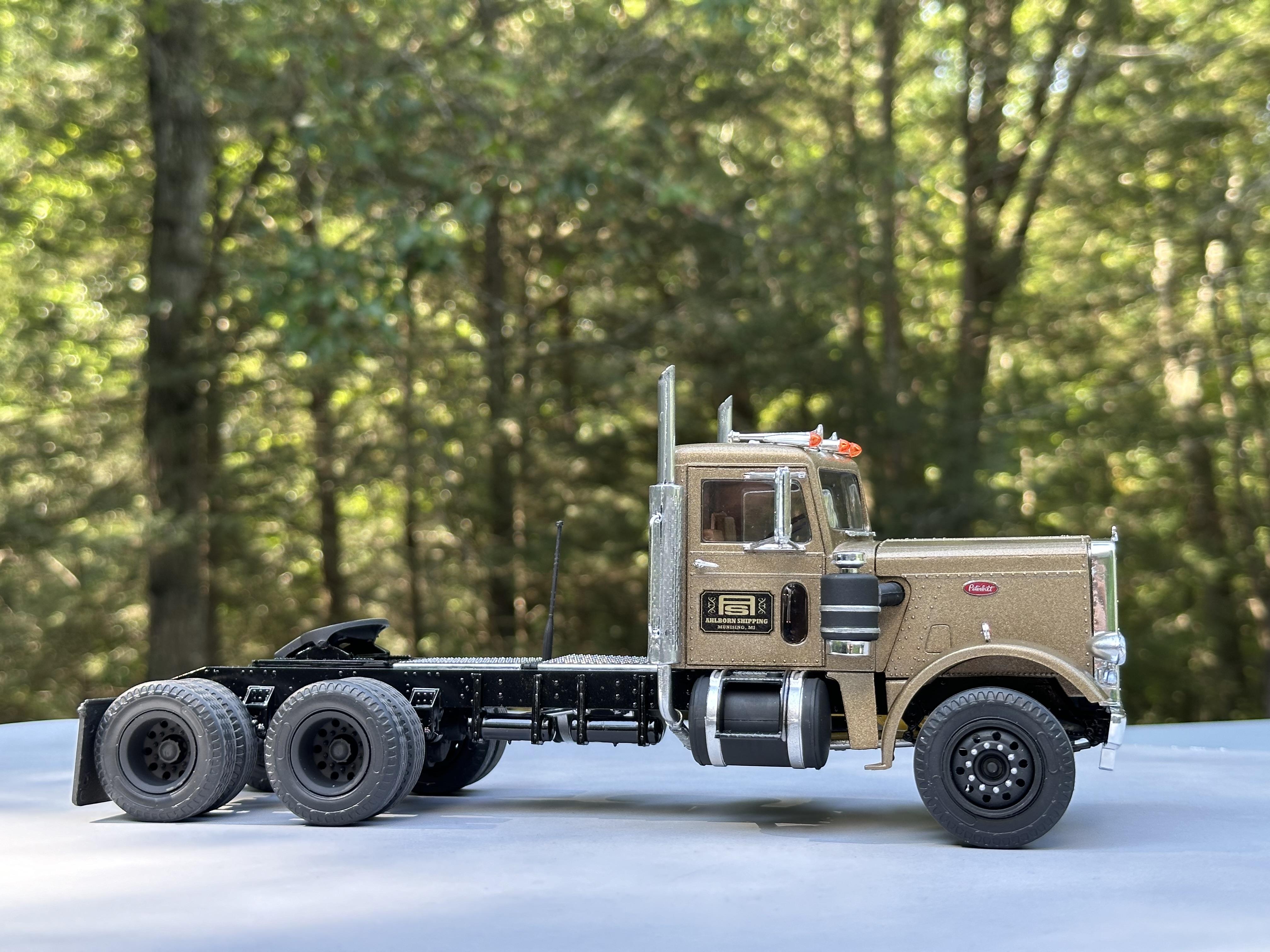 AMT Peterbilt 359 California Hauler - Model Trucks: Big Rigs