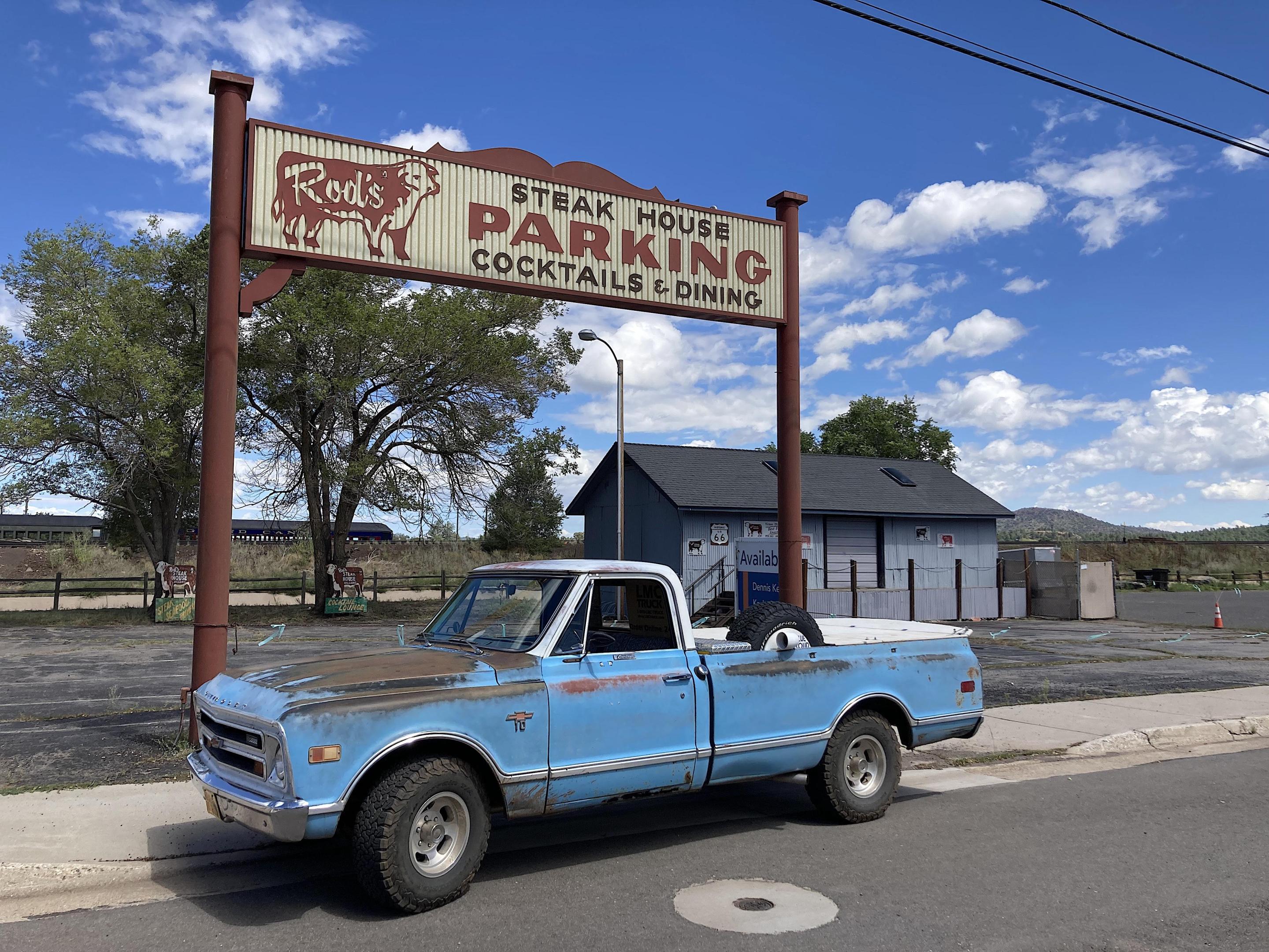 RodsSteakhouseparking.thumb.jpeg.163fcb3708e86ccb075ba58db62c7e94.jpeg