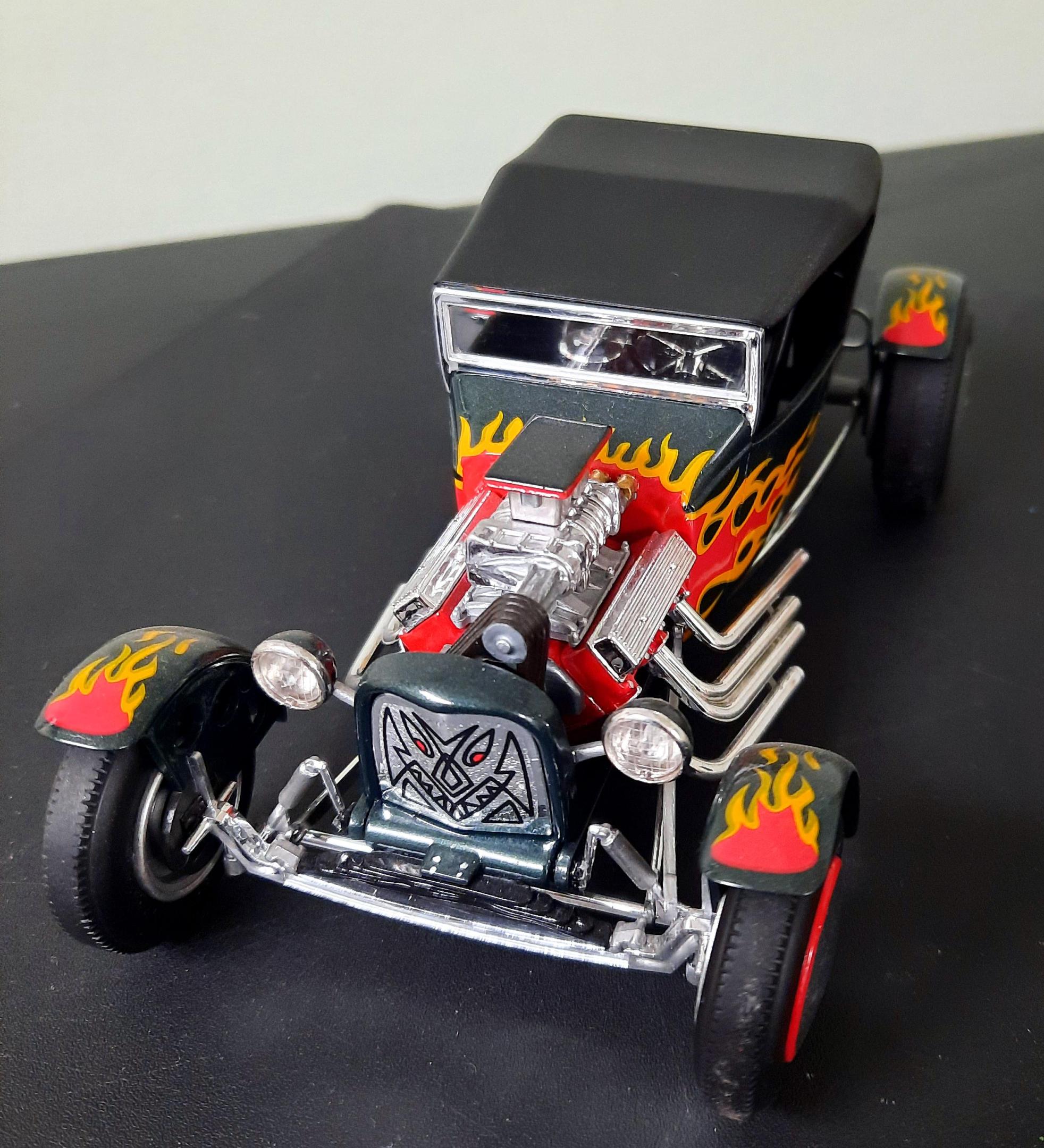 Ford show & go T-bucket model (Monogram) - 06.jpg