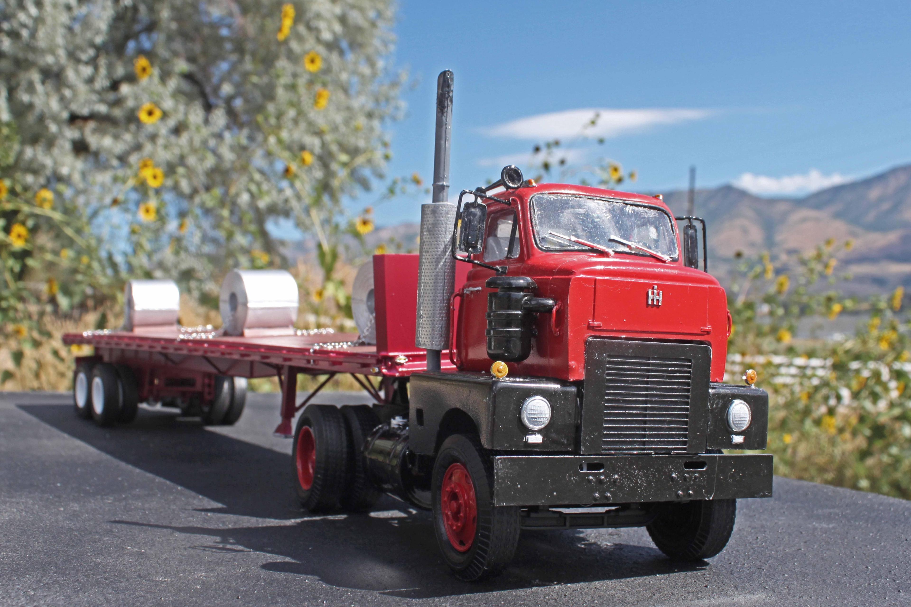 IH1954RFC-405andflatbed-4.thumb.JPG.a6ab8a49ae8f26060de60b443bd46cc5.JPG