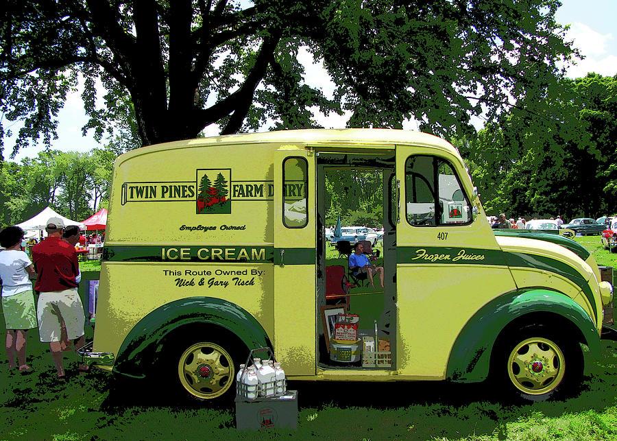 Danbury Mint 1950 Divco Borden's Milk Delivery Truck