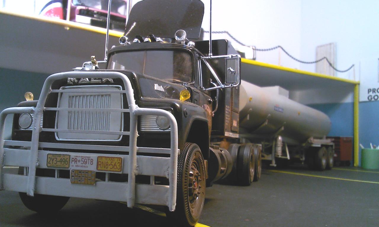 Convoy Rubber Duck - Model Trucks: Big Rigs and Heavy Equipment